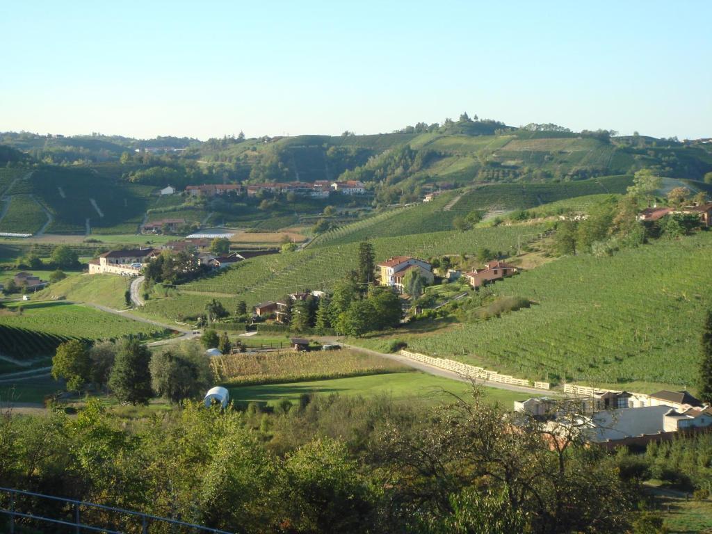 Agriturismo Cascina Vrona Villa Monteu Roero Buitenkant foto