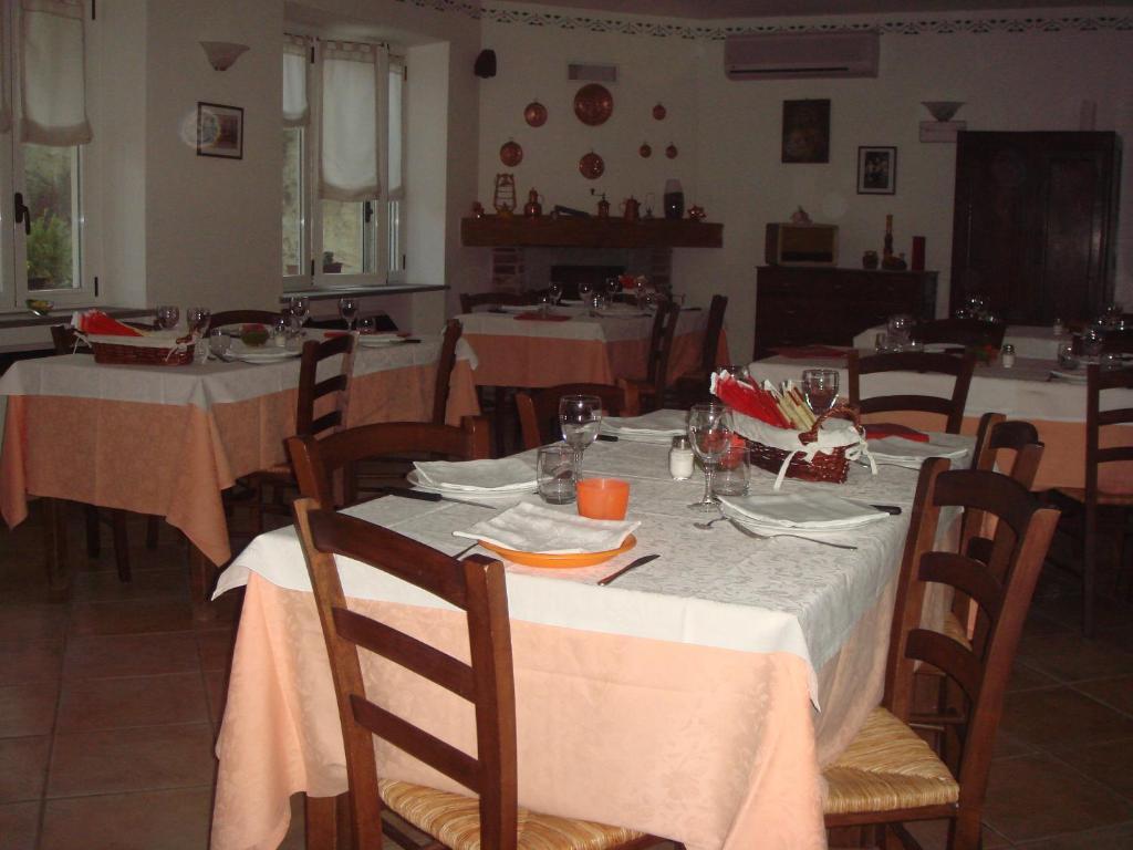 Agriturismo Cascina Vrona Villa Monteu Roero Buitenkant foto
