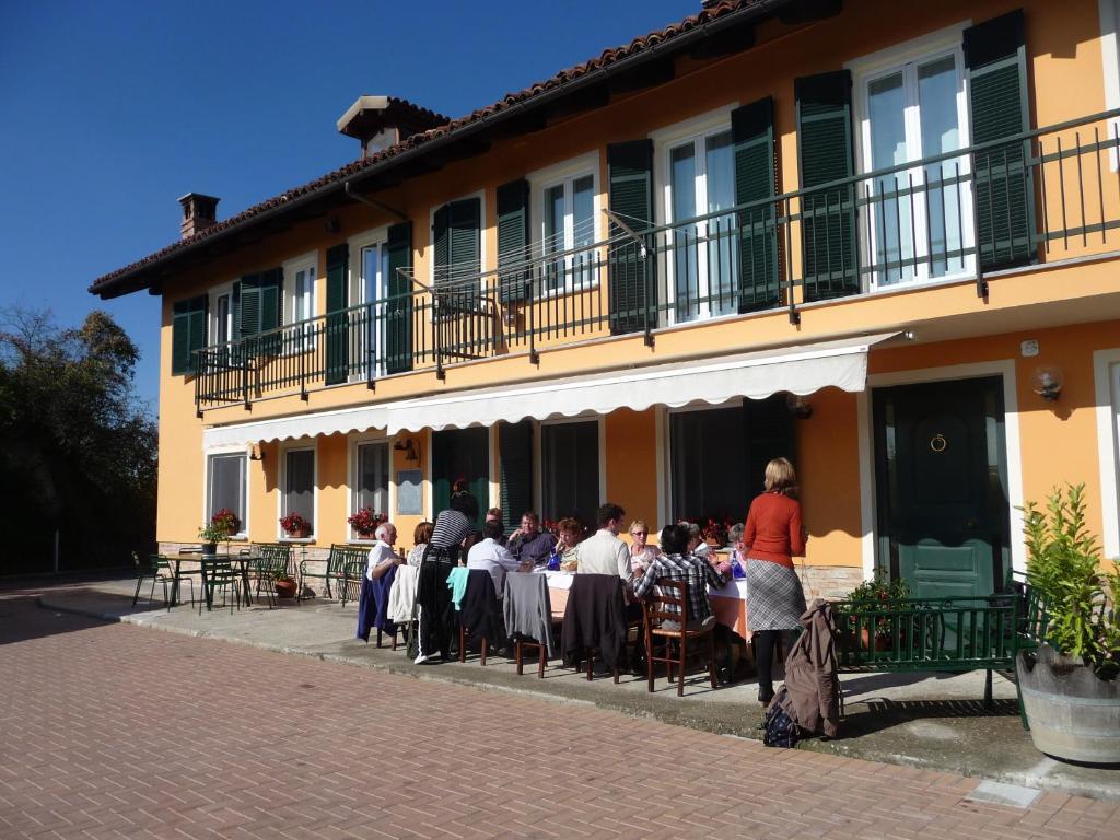 Agriturismo Cascina Vrona Villa Monteu Roero Buitenkant foto
