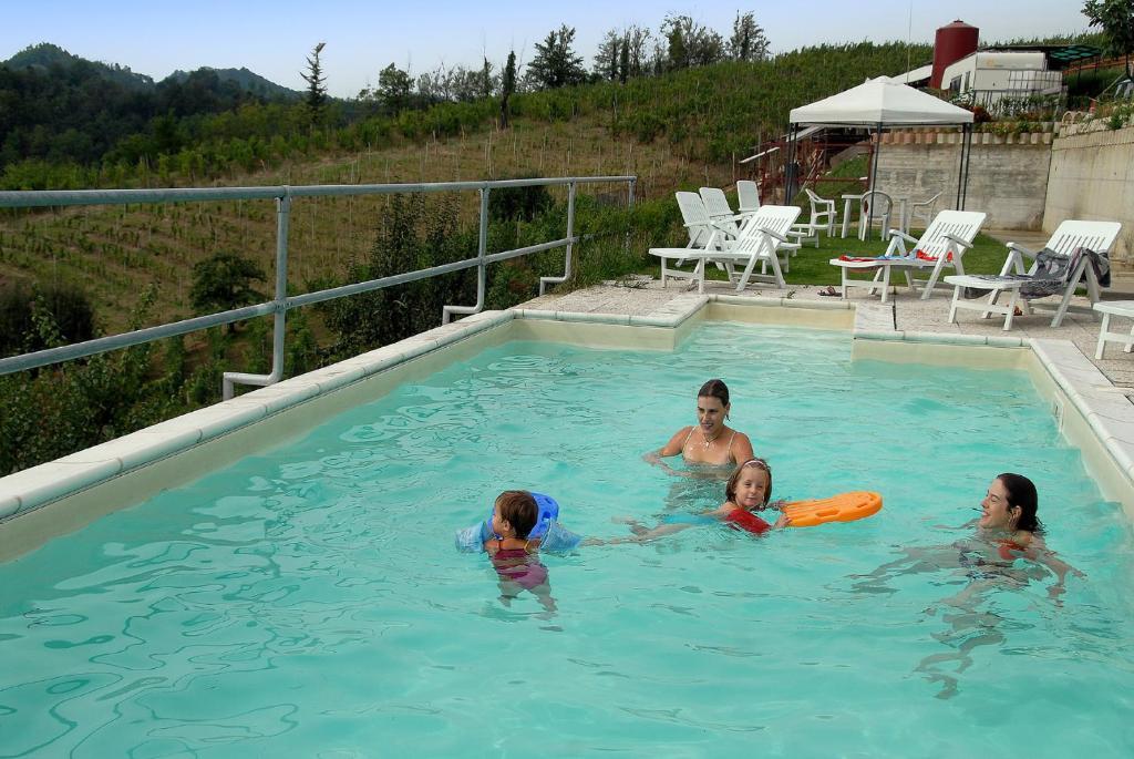 Agriturismo Cascina Vrona Villa Monteu Roero Buitenkant foto